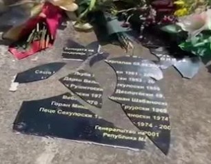 Само еден ден по одбележување на годишнина од смртта, вандализирана спомен плочата на паднатите бранители кај Карпалак