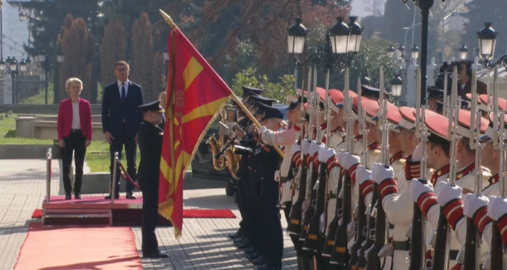 Премиерот Мицкоски ја пречека претседателката на ЕК Урсула фон дер Лајен