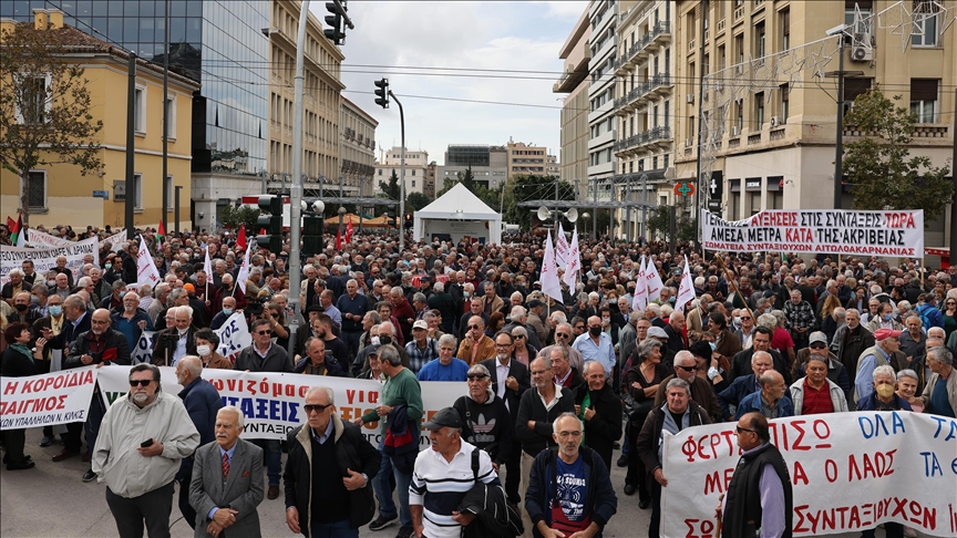 Атина сведок на протести: Пензионерите бараат праведност