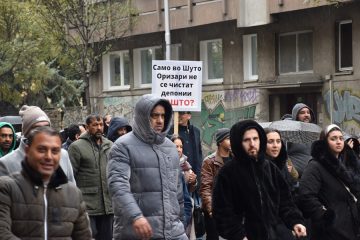 Скопје протестира за јавен превоз: Гневот на граѓаните расте, Арсовска под притисок од толпата со транспаренти и барања