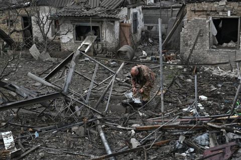 Божиќни напади во Украина: Русија го докусурува енергетскиот систем – 70 ракети и 100 дронови погодија критична инфраструктура