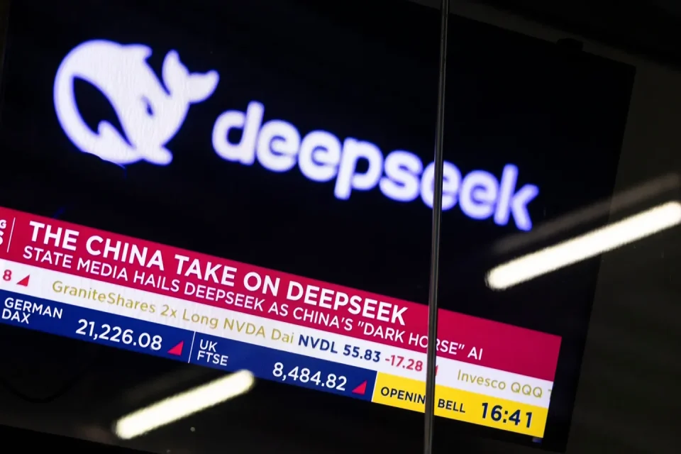 Пад на акции: Кинеската апликација DeepSeek предизвика хаос на американските берзи