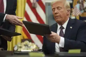 Трамп со низа мерки уште првиот ден
