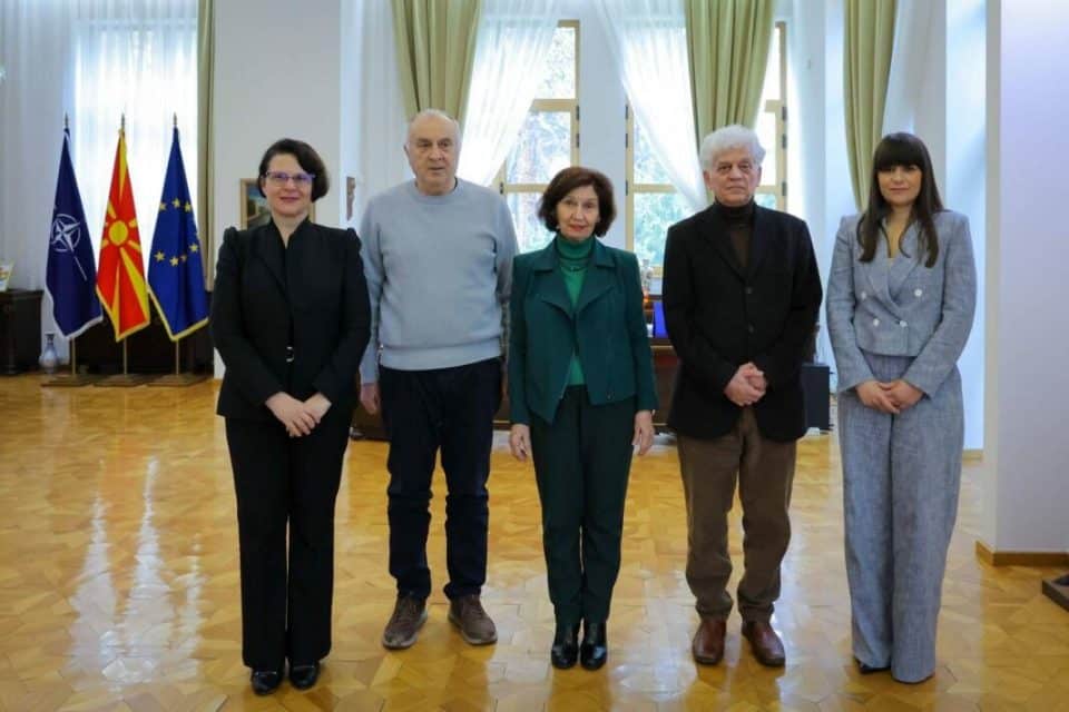 Претседателката Сиљановска-Давкова на средба со професорите од Филозофски факултет: Филозофијата е основа на образованието и критичкото размислување