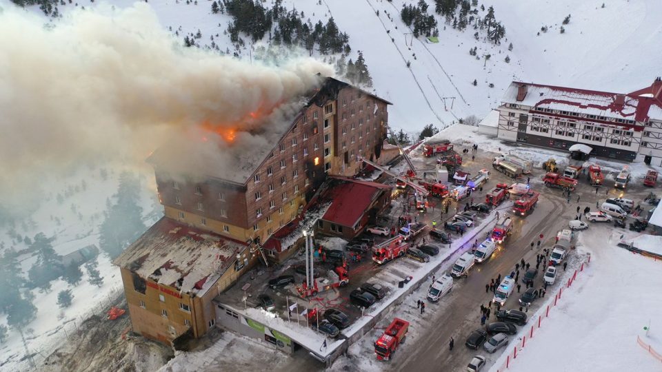 Голема трагедија во Турција: Катастрофален пожар во хотел однесе 76 животи