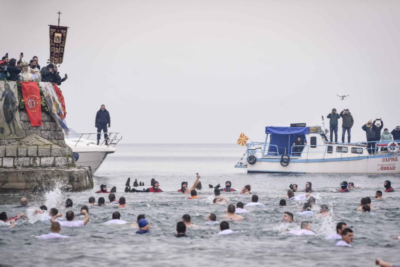 Г.г. Стефан ќе го положи Чесниот крст во водите на Охридското Езеро за Водици