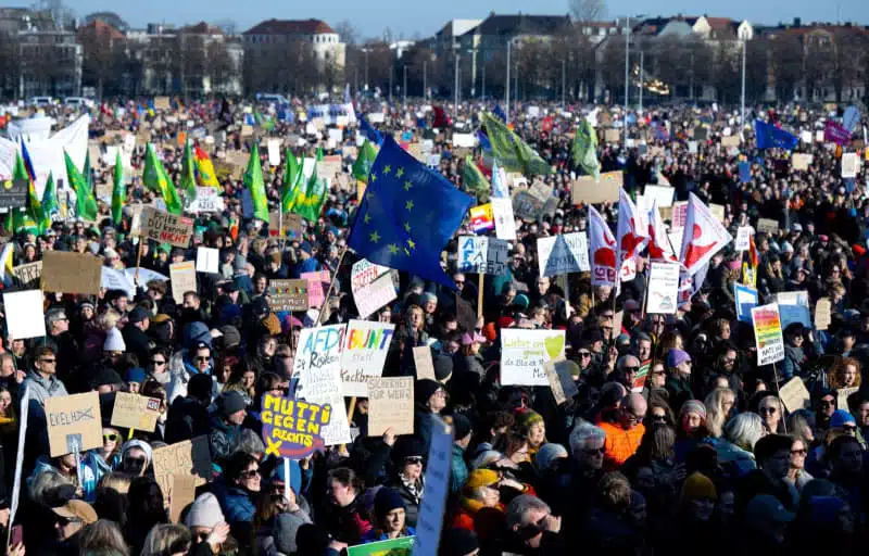 Масовен протест во Минхен против екстремната десница: Над 200.000 демонстранти на улиците