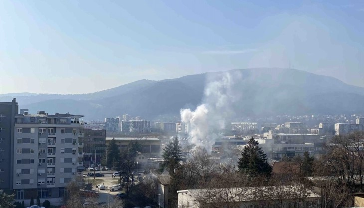 (ВИДЕО) Пожар во Аеродром – гори напуштена барака