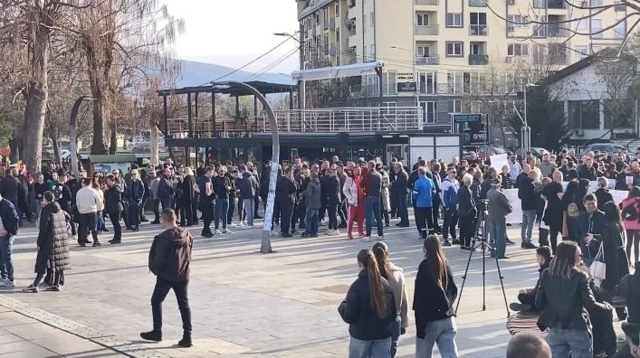 Мирен собир во Кочани: За сеќавање и почит на загинатите во пожарот