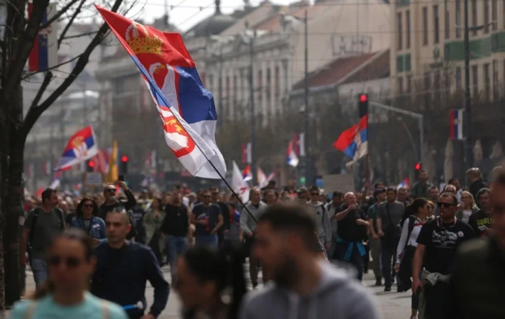 (ВО ЖИВО) Започна најголемиот протест во поновата српска историја, народ го преплави Белград