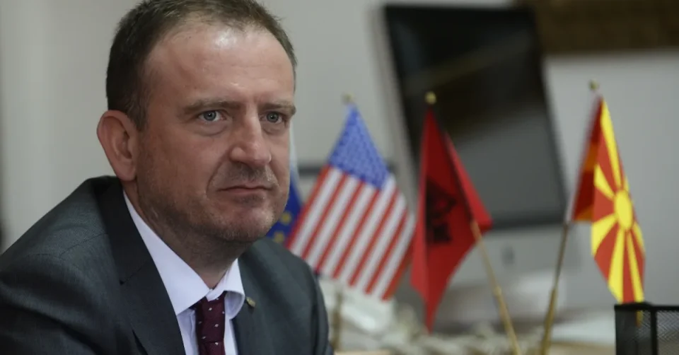 ТАРАВАРИ ГО МЕНУВА ДРЕСОТ: Од „борба против ДУИ“ до „здраво, стари пријатели“