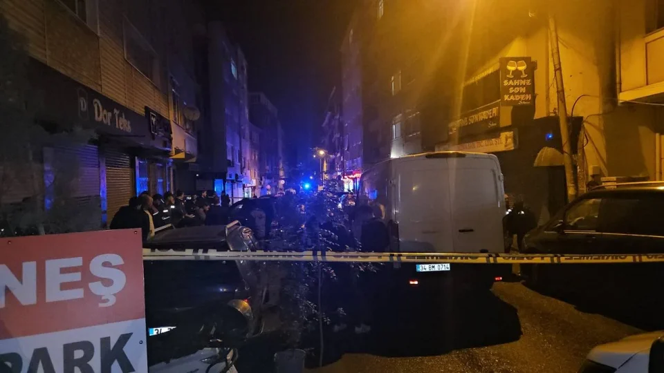 Стравична експлозија во Истанбул: Рачни бомби фрлени врз забавен центар – седум повредени