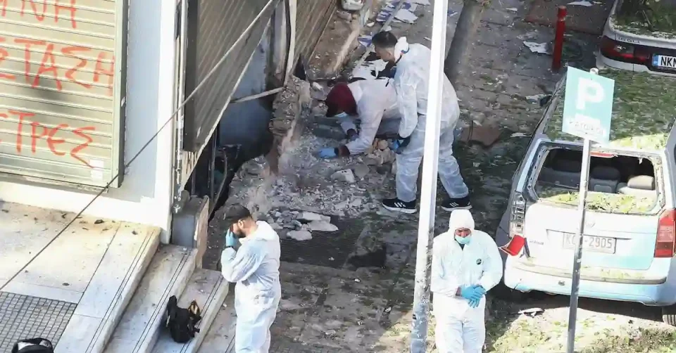 ЕКСПЛОЗИЈА НА БОМБА ВО СОЛУН: Загина 38-годишна жена која ја носела експлозивната направа, била поврзана со екстремно левичарски групи и грабежи