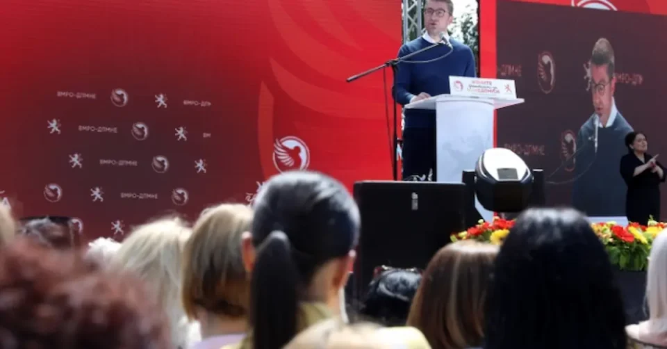 НИТУ МИ ПАДНАЛО НА ПАМЕТ, НИТУ БИЛО ПОБАРАНО: Стратешкиот договор со Обединетото Кралство не предвидува градење на мигрантски кампови во Македонија, вели Мицкоски