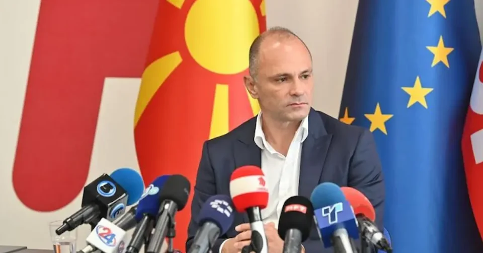 ЛИДЕРОТ НА СДСМ ПИШУВА ФЕЈСБУК СТАТУСИ ЗА ЖРТВИТЕ ВО КОЧАНИ ОД ГРЧКИТЕ ПЛАЖИ: Kаде е Филипче на собраниската расправа наместо да лее солзи по социјалните мрежи?