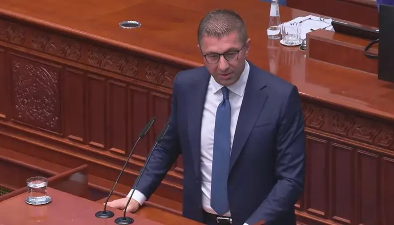Мицкоски фрли ракавица: Ајде да имаме една изборна единица, но да ја вклучиме и дијаспората