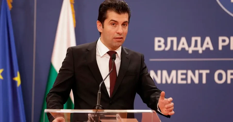 БЕЗ БУГАРИТЕ, СЛОВЕНИТЕ БИ БИЛЕ НЕПИСМЕНИ: Бугарија им даде писменост и култура на 300 милиони луѓе – кирилицата го прави бугарскиот јазик основа на сите словенски јазици, вели Петков