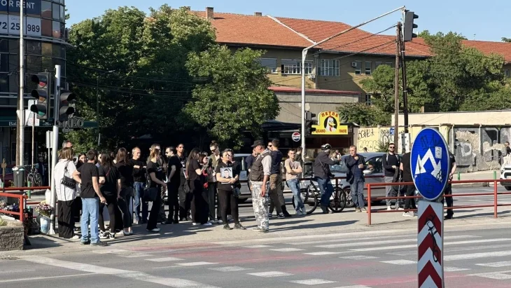 Протест на семејството на Фросина Кулакова против, како што велат, правен инженеринг