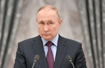 НЕ БЕШЕ ВАКОВ, АПСОЛУТНО ПОЛУДЕЛ: Трамп со остри критики кон Путин, но не го поштеди ниту Зеленски