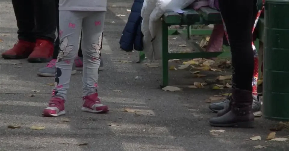 ТРЕТИНА ОД ДЕЦАТА ВО МАКЕДОНИЈА ЖИВЕАТ ВО СИРОМАШТИЈА: УНИЦЕФ и СОС Детско село повикуваат на итна акција“