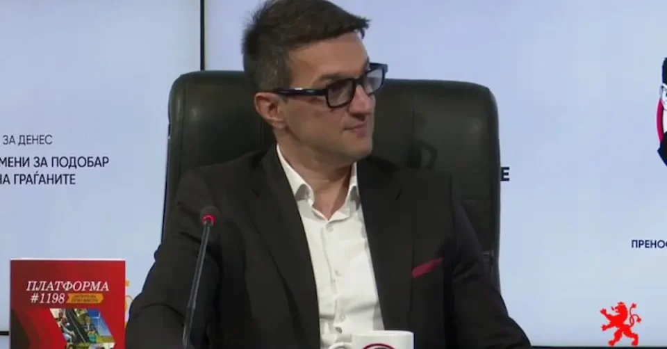 Владата работи на стаблизација на платите во јавниот сектор, административните службеници имаат тројно пониски плати од други извршители, вели Јовевски
