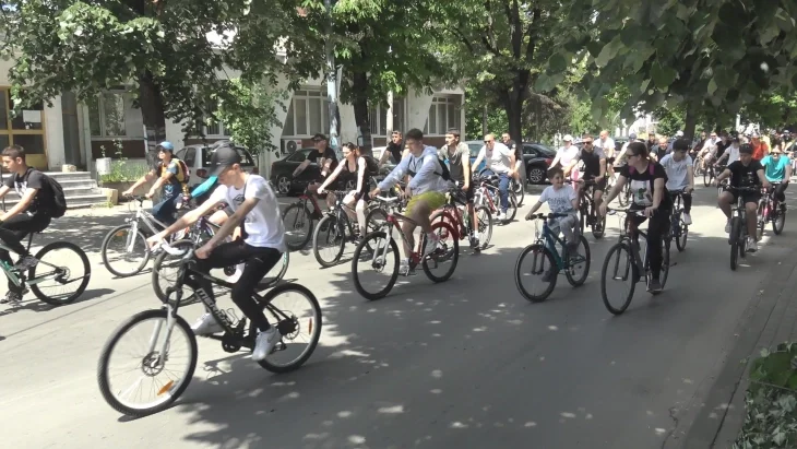 Моќна почит: Велосипедска тура во Кочани за жртвите од трагедијата во „Пулс“