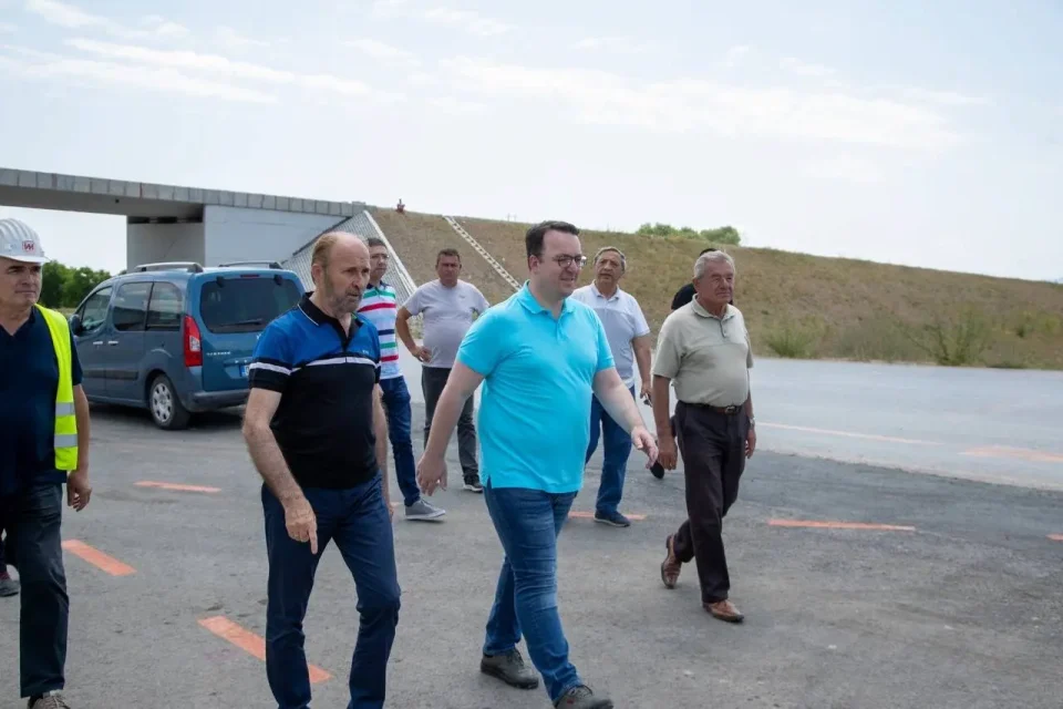 (ВИДЕО) Патот од Подмоље до Охрид од вечерва ќе се пушти за сообраќај: Николоски и Трајановски извршија увид во изградбата на автопатот Кичево- Охрид