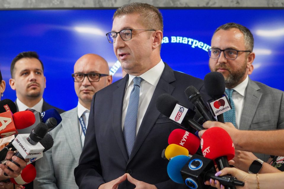 Владата обезбедува 250 евра за електронски уреди за студентите – исплата од септември