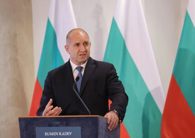 Радев им пиша на европските лидери дека нема да попушти за Македонија