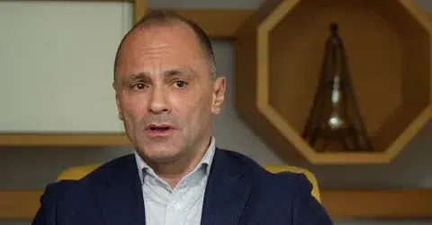 Бледи се обидите на Филипче да се искупи за предавството и загрозувањето на националните обележја, прошка од народот нема да има
