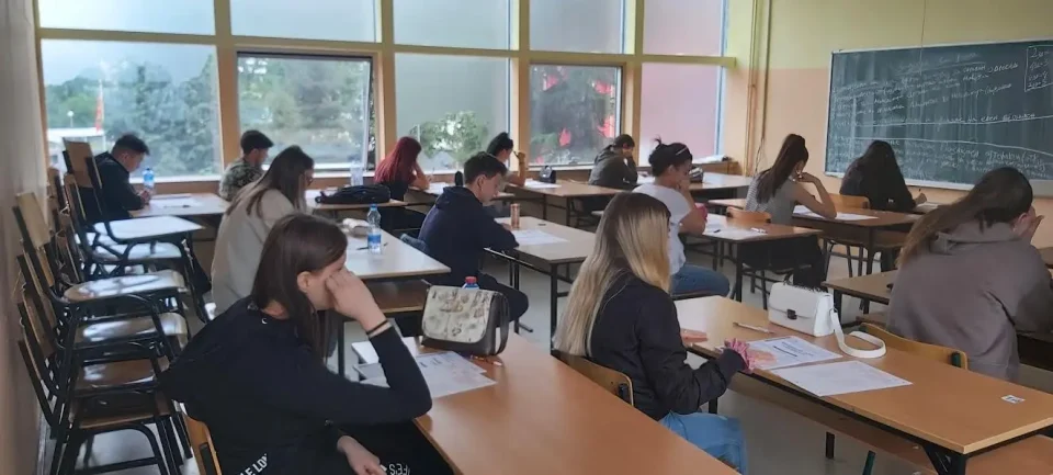 Матурантите денес го полагаат вториот надворешен испит – најмногу пријави за англиски јазик
