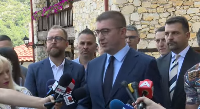 (ВО ЖИВО) Изјава за медиуми на премиерот Христијан Мицкоски на отворање на комплексот „Македонско село“