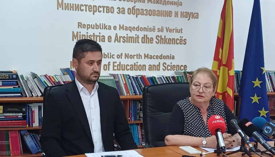 По шест години основците конечно ќе добијат учебници по сите странски јазици