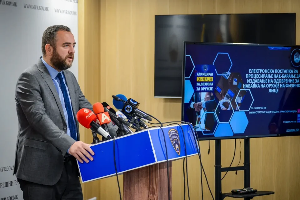 МВР ПРЕДУПРЕДУВА: Нова интернет измама преку лажни објави за евтини телефони заради оштетена амбалажа – не наседнувајте!