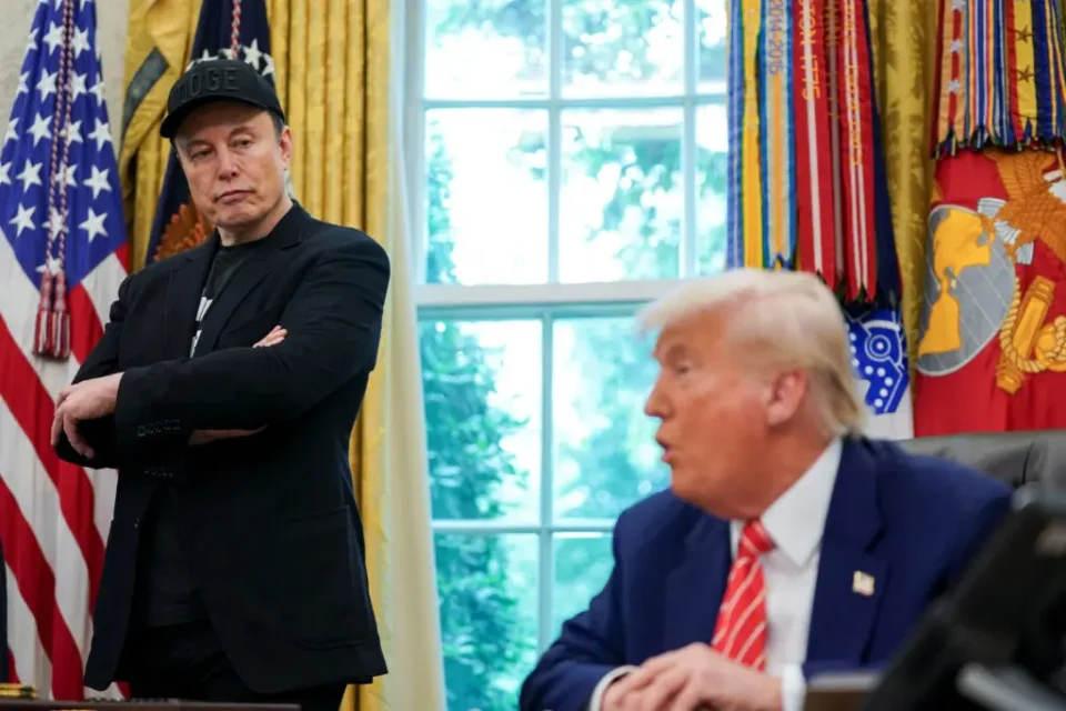 МАСК ПОВТОРНО СЕ НАЛУТИ НА ТРАМП: „Партијата на свињите ја води Америка“