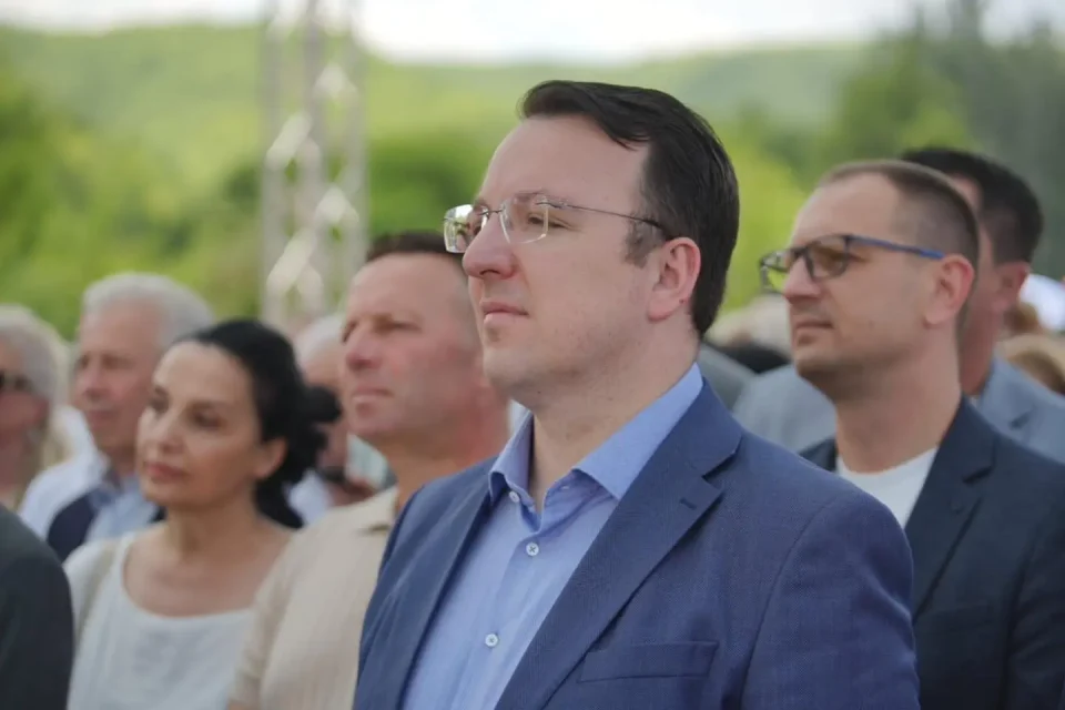 Николоски: Многу критичари има пред тастатура, но од експресниот пат Фариш – Дреново отстраниме материјал колку Градски стадион да го наполниме