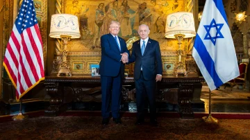 Трамп и Нетанјаху во Белата куќа: Постои реална шанса за прекин на огнот