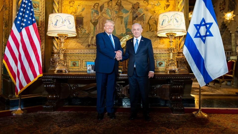 Трамп и Нетанјаху во Белата куќа: Постои реална шанса за прекин на огнот