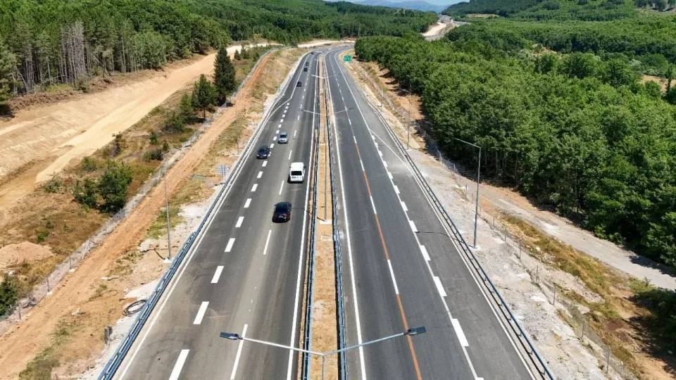 (ФОТОГАЛЕРИЈА+ВИДЕО) Еве како изгледаат првите 20 километри од автопатот Кичево – Охрид