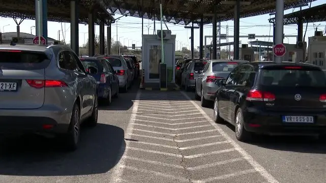 СЕ ЧЕКА ДО ДВА ЧАСА: Гужви за влез и излез од Македонија