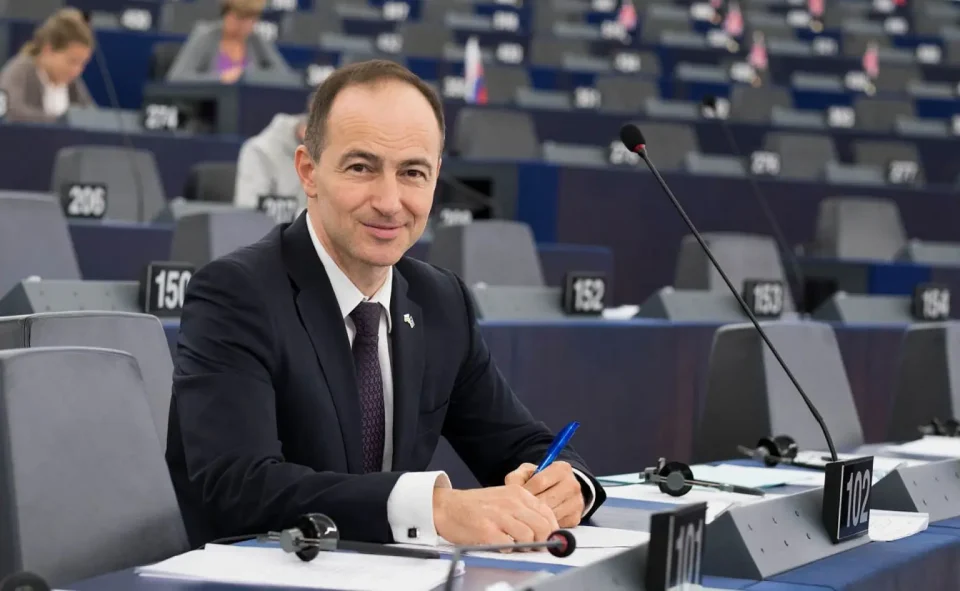 КОВАЧЕВ ПРОВОЦИРА И НАЈАВУВА ТРИУМФ: Во ЕП ќе се избрише македонскиот јазик и македонскиот идентитет!