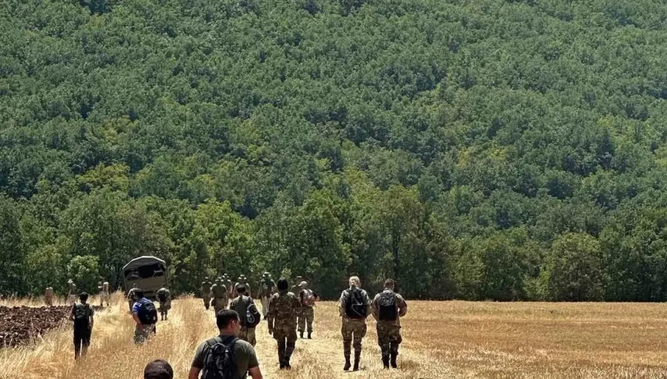 Армијата активно учествува во гасење на пожар кај велешко
