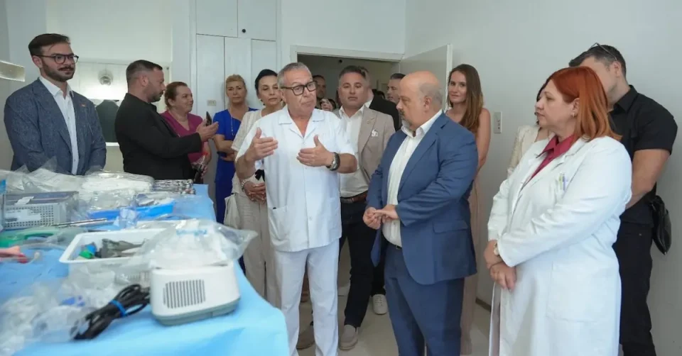 Донација за кавадаречката болница: Нова медицинска опрема и материјали во вредност од 447.600 долари