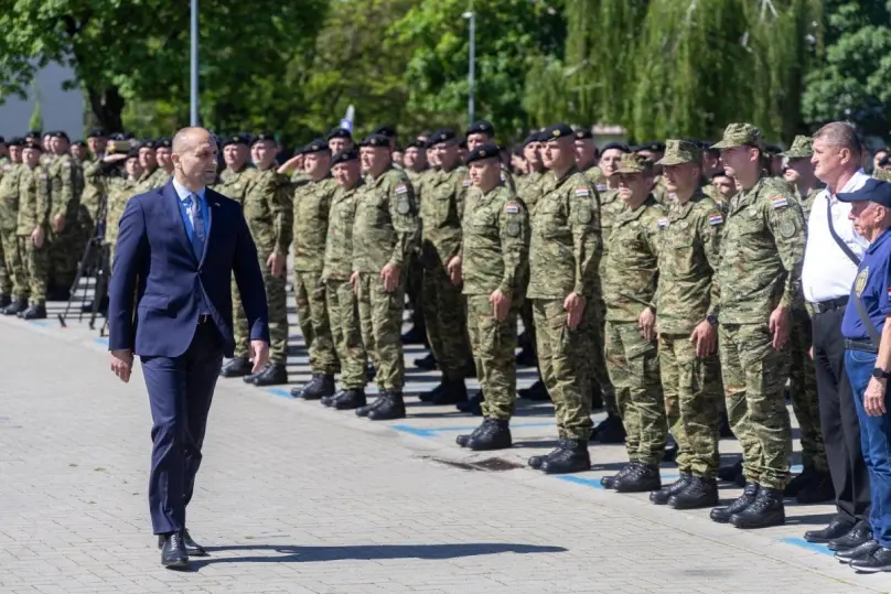 Хрватска го враќа задолжителниот воен рок