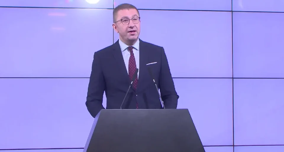 (ВИДЕО) Мицкоски: Македонската историја е втемелена на неправди, срамен амандман во Европскиот парламент