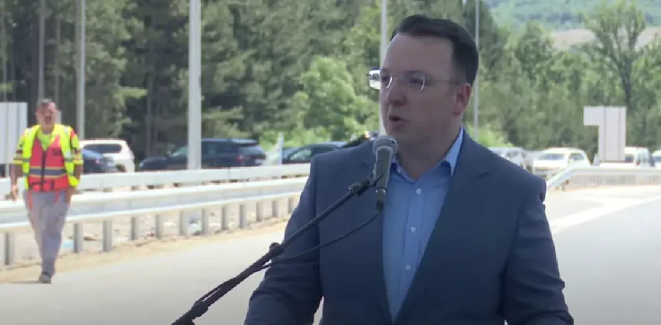 (ВИДЕО) Пуштен првиот дел од автопатот Кичево – Охрид: Според Николоски ова е доказ за посветеноста на Владата