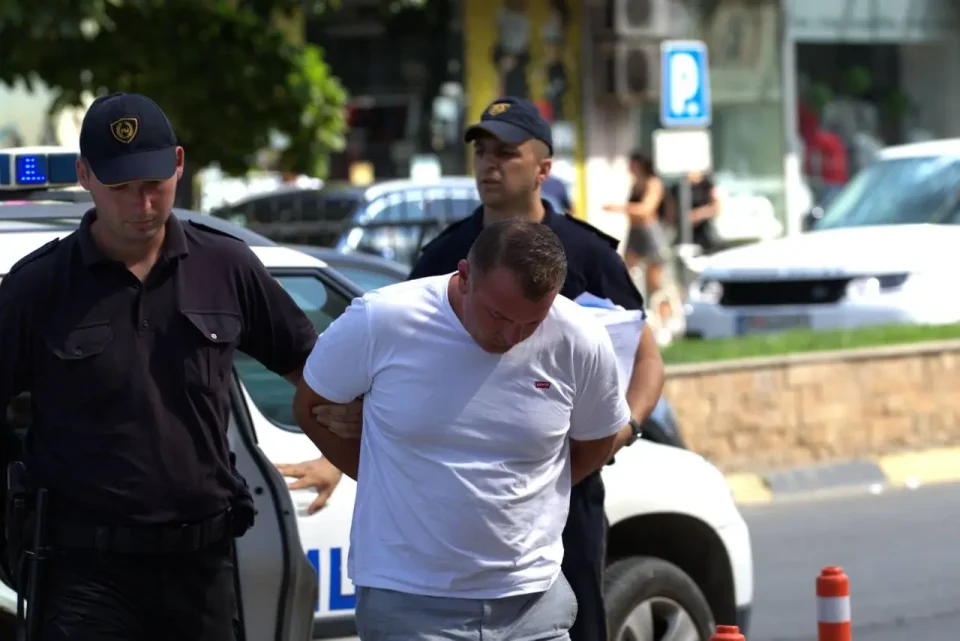 (ФОТО) Потпалувачот на оган кој бил шофер на Заев изведен пред суд