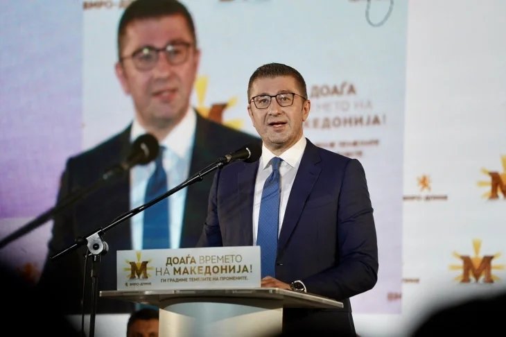 Мицкоски: Работевме, решававме проблеми додека тие од опозицијата се занимаваат со златни визи