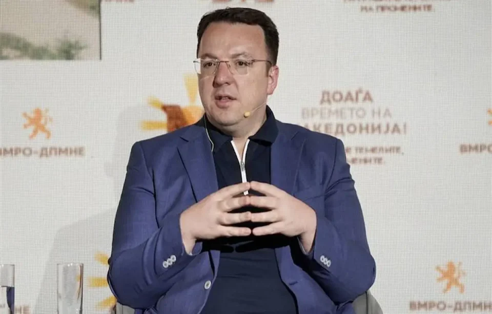Николоски: Договорот со Обединетото Кралство ја трансформира Македонија