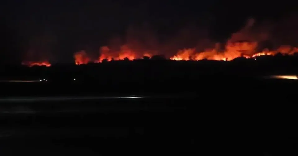 (ВИДЕО) Огромен пожар кај Катланово